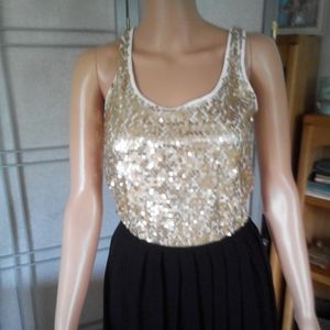 Golden tops 💞Pretty as can be💟